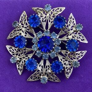 💛 Vintage Celebrity NY Blue Crystal Statement Brooch | Glam Filigree Design